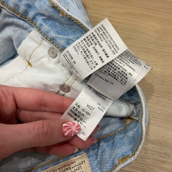 Levi Shorts - Picture 3 of 3